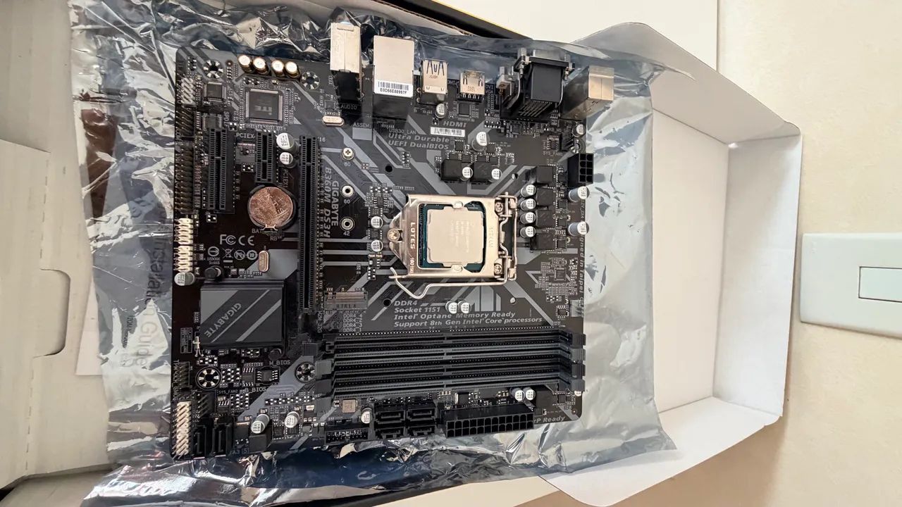 Placa-mãe Gigabyte B360M DS3H + processador Intel i5 8400 - Foto 2