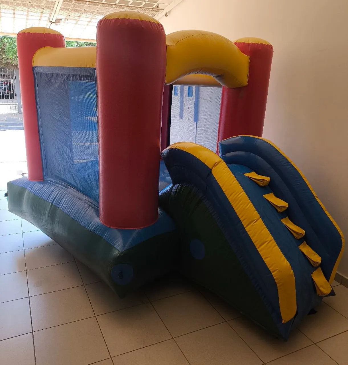 Pula pula com escorregador - inflável 