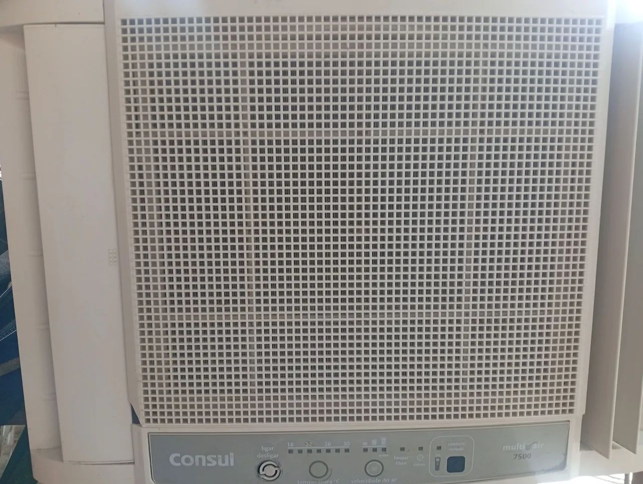 Ar condicionado de janela gelando