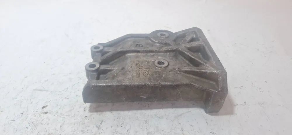 Suporte Do Compressor Ar Pajero Tr4 2013 - Foto 2