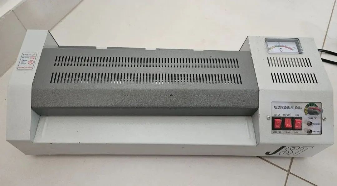 Vendo plastificadora laminadora usada.