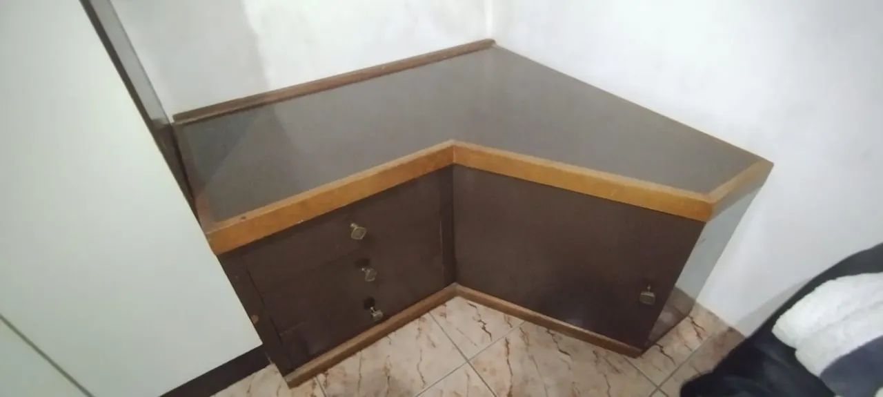 Móvel de canto 