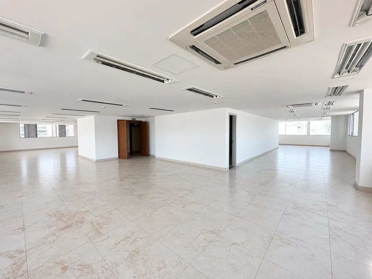 Andar com 454m² para locação na Enseada do Suá