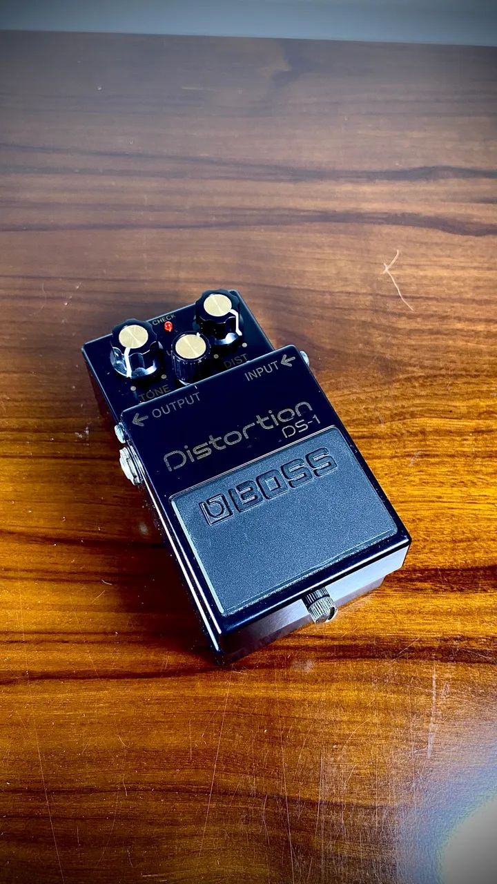 Pedal Boss DS-1 4a 40th limited edition black - Instrumentos