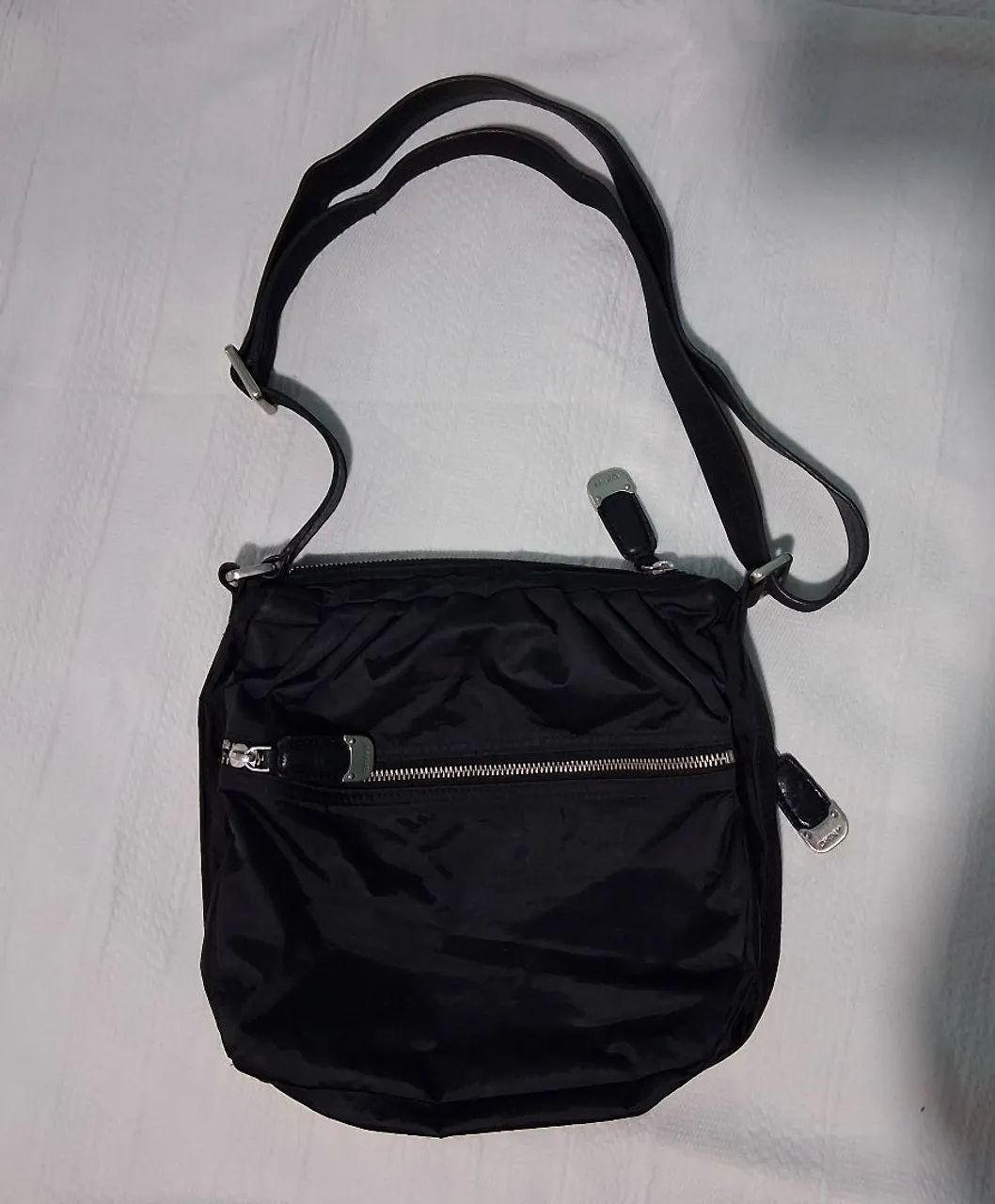 Bolsa de nylon preta DKNY