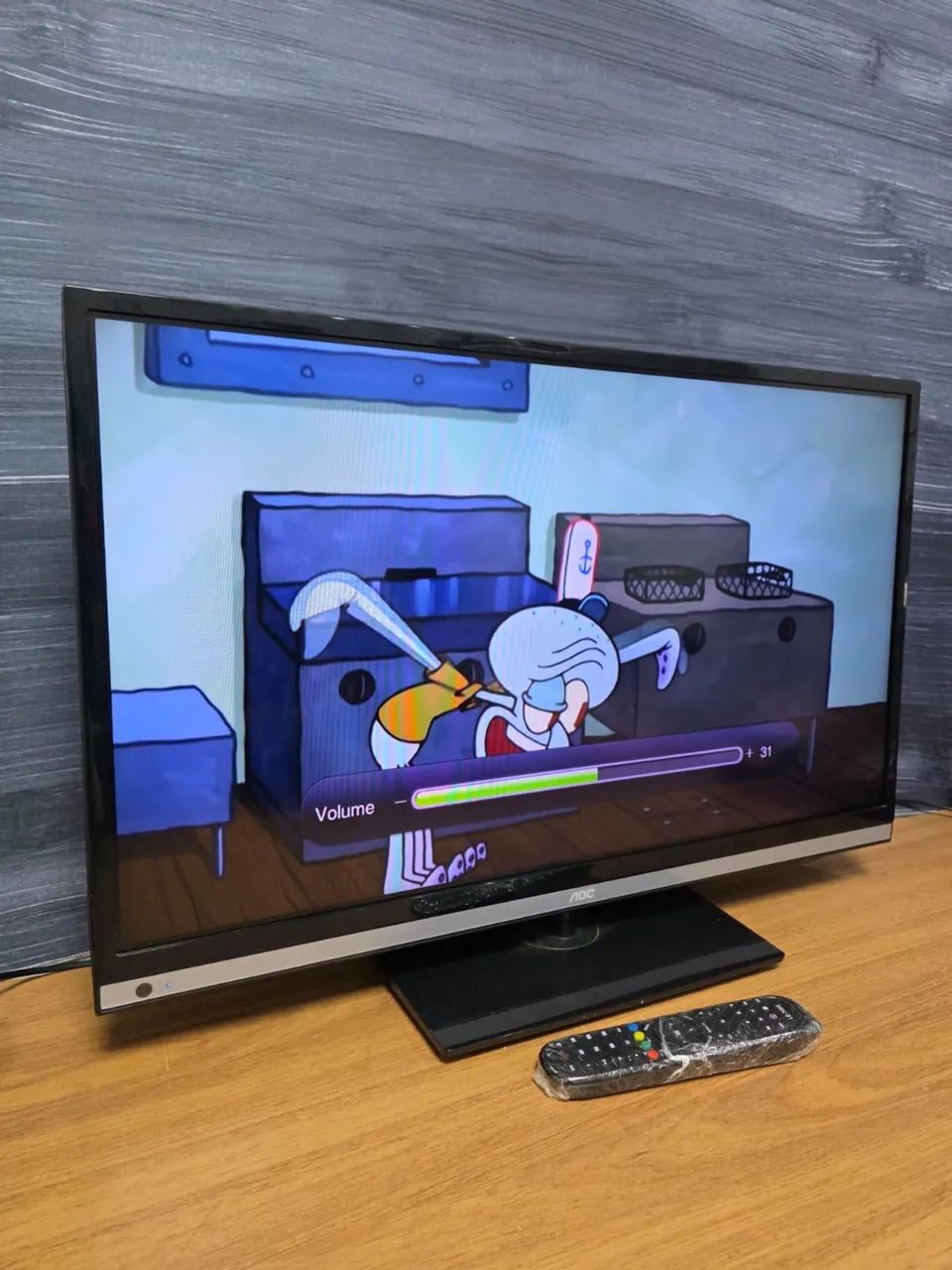 TV AOC 32 POLEGADAS COM CONVERSOR DIGITAL INTEGRADO.  NAO E SMART