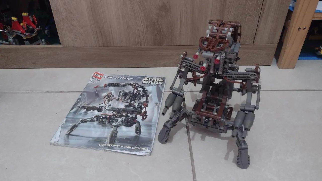 LEGO TECHNIC STAR WARS #8002-1 DESTROYER DROID 