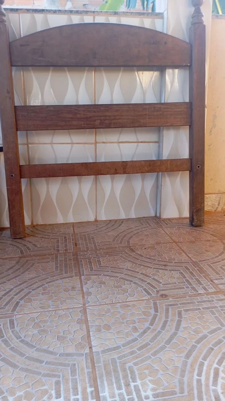 Cama de solteiro de Sucupira maciça 