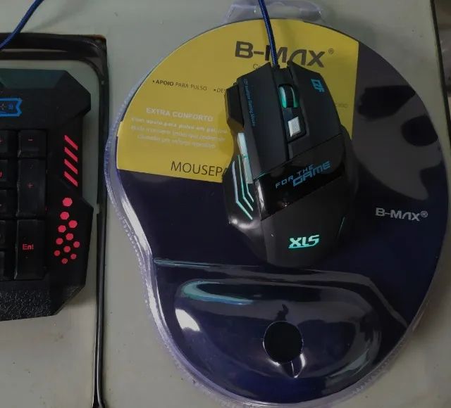 Mousepad com Suporte para Pulso de Silicone Preto