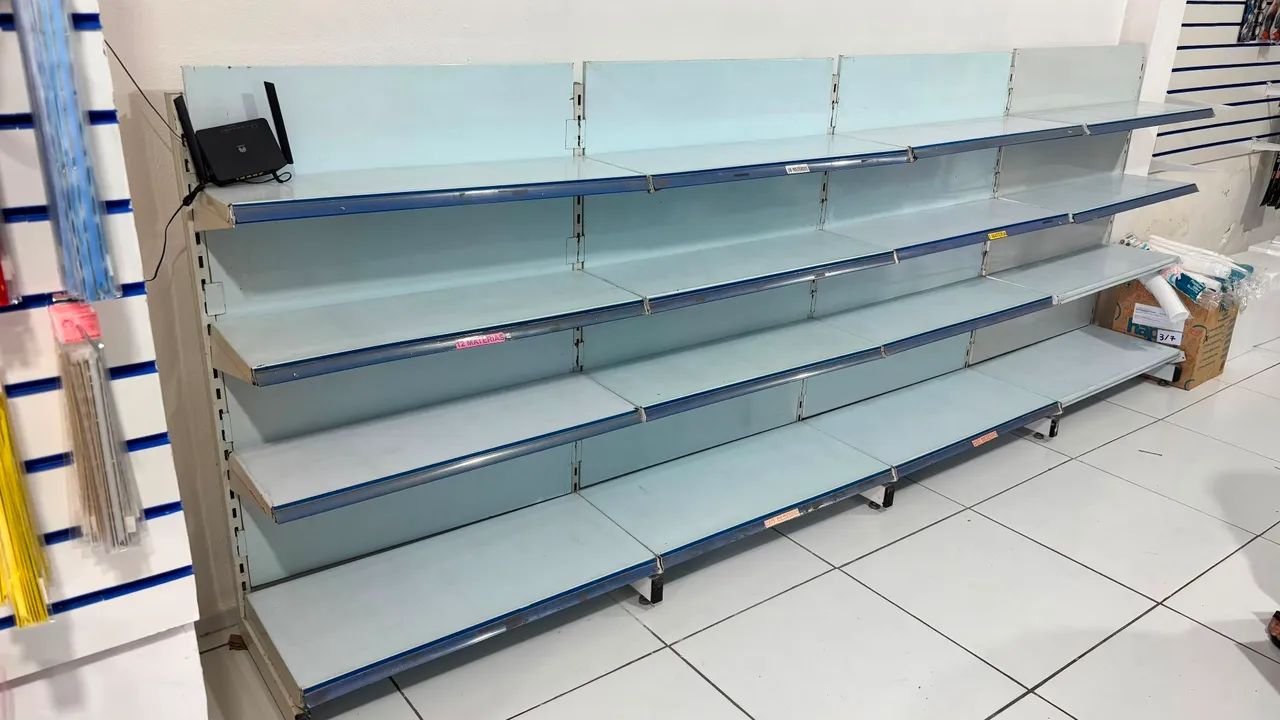 Vendo gôndola usada para loja