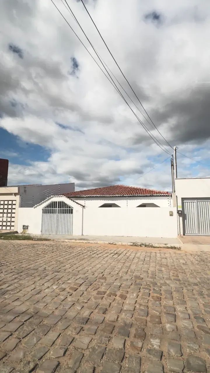 CASA com 4/4 - 190 m2 em ASSÚ/RN
