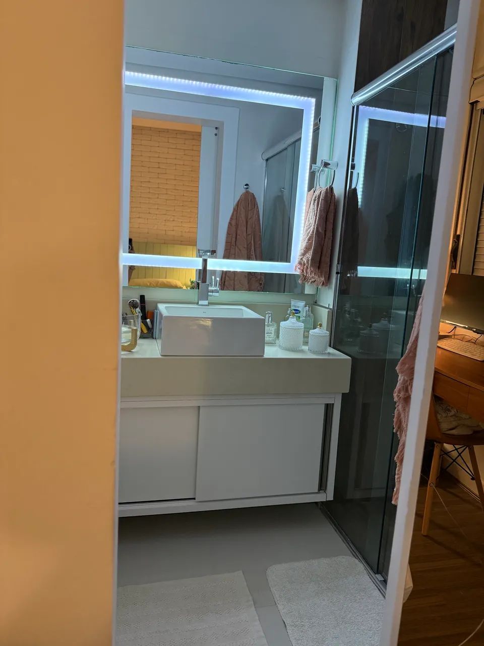 Apartamento alto, vista incrível e mobiliado com amor  - Foto 3