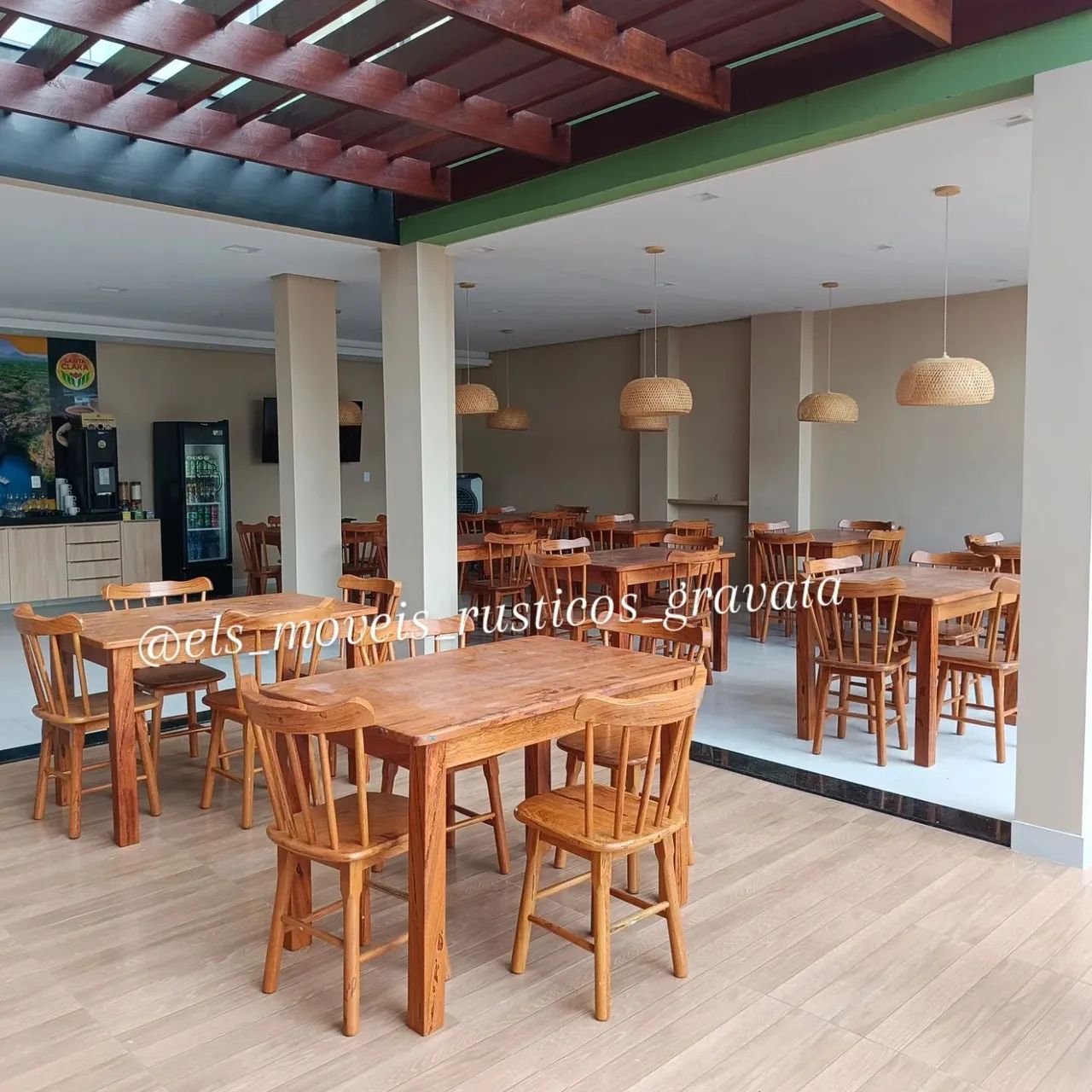 Conjunto de mesa e cadeiras madeira maciça durável para restaurantes, pousadas... 