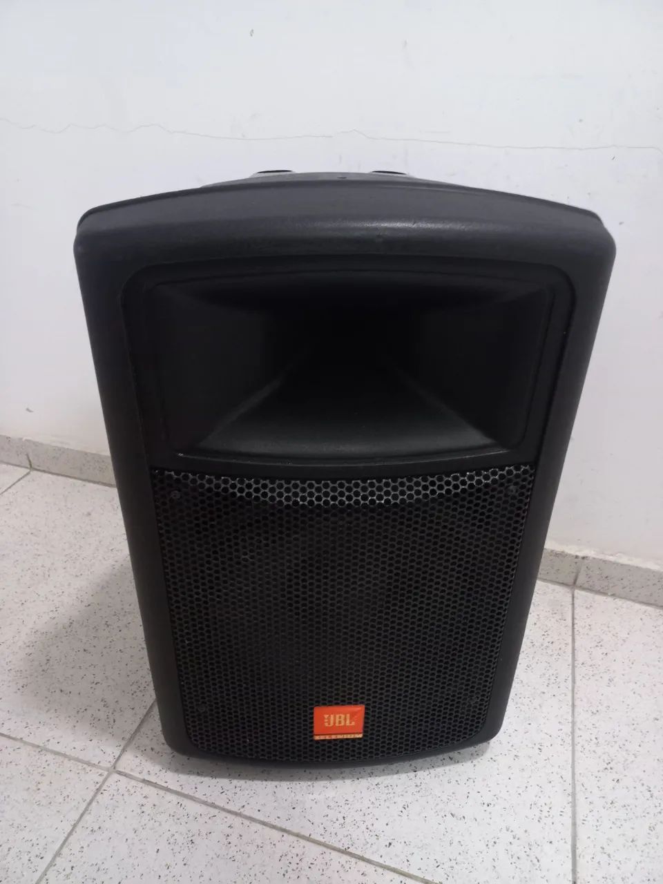 Caixa Ativa JBL JS121A profissional