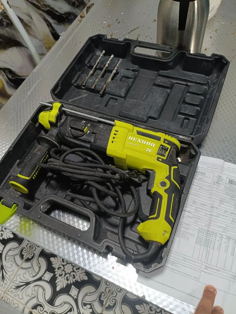 Vendo martelete semi-novo com nota fiscal valor 500 reais