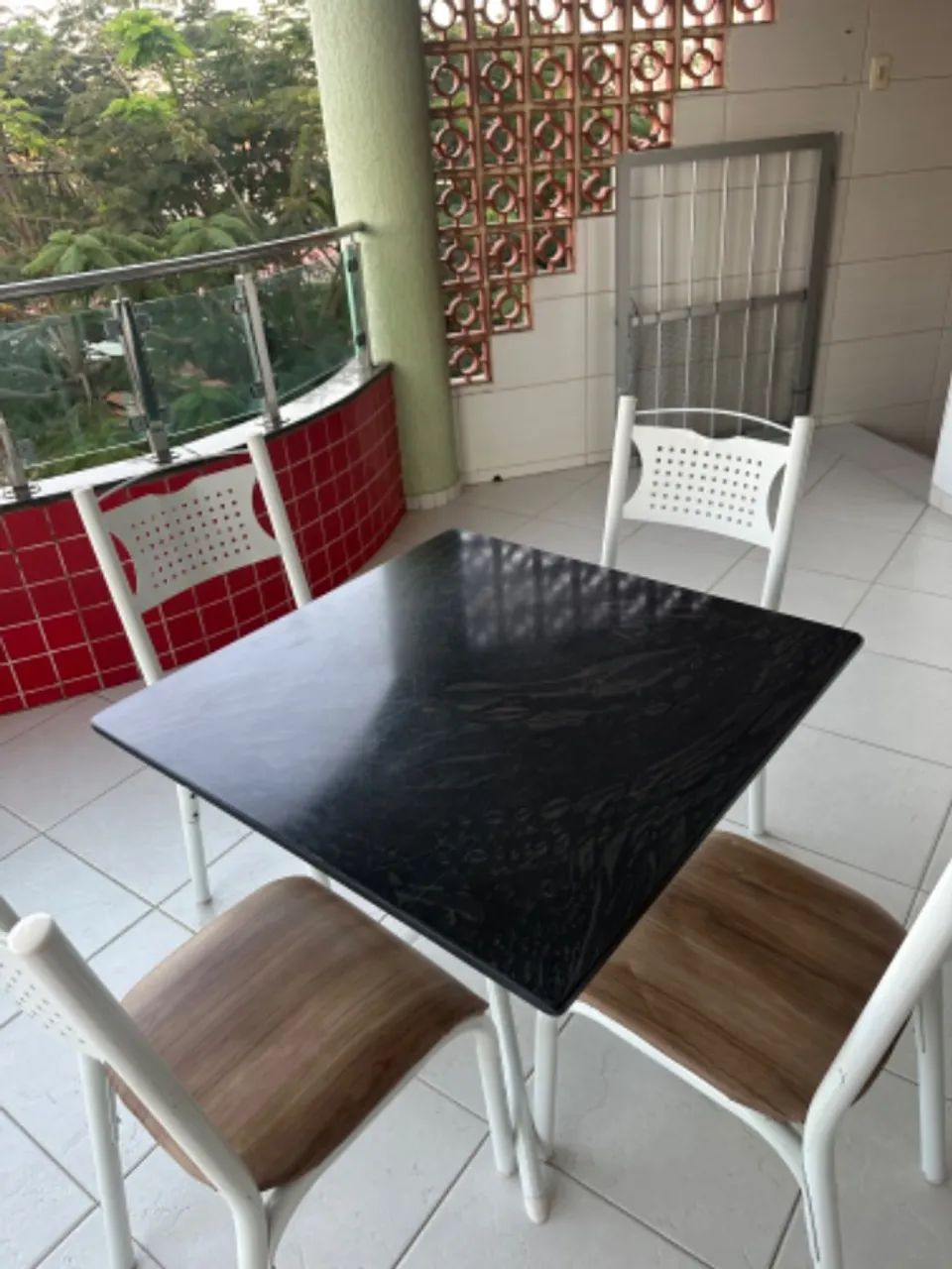 Mesa de mármore 4 cadeiras 