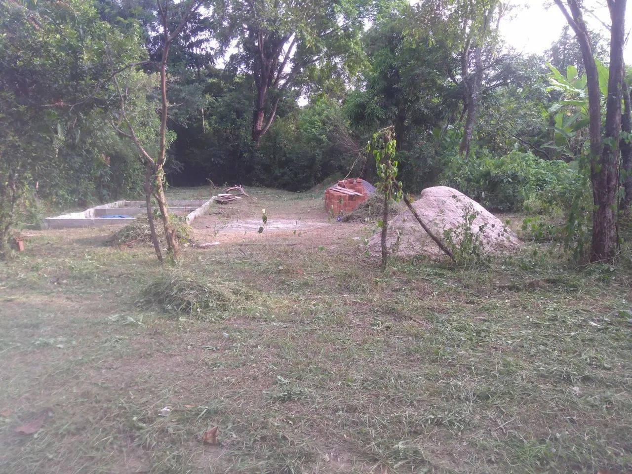 Terreno com casa inacabada 