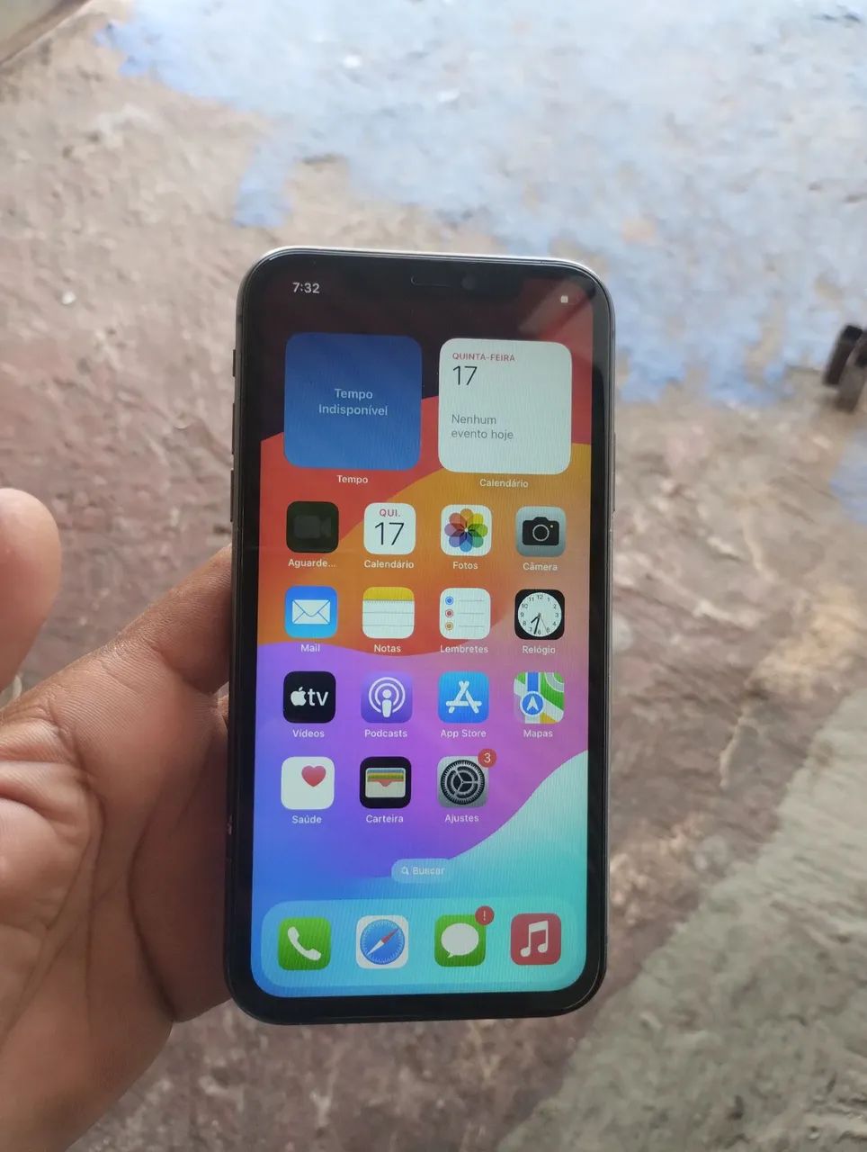 Vendo iPhone 11. Com 128GB. Chip offf