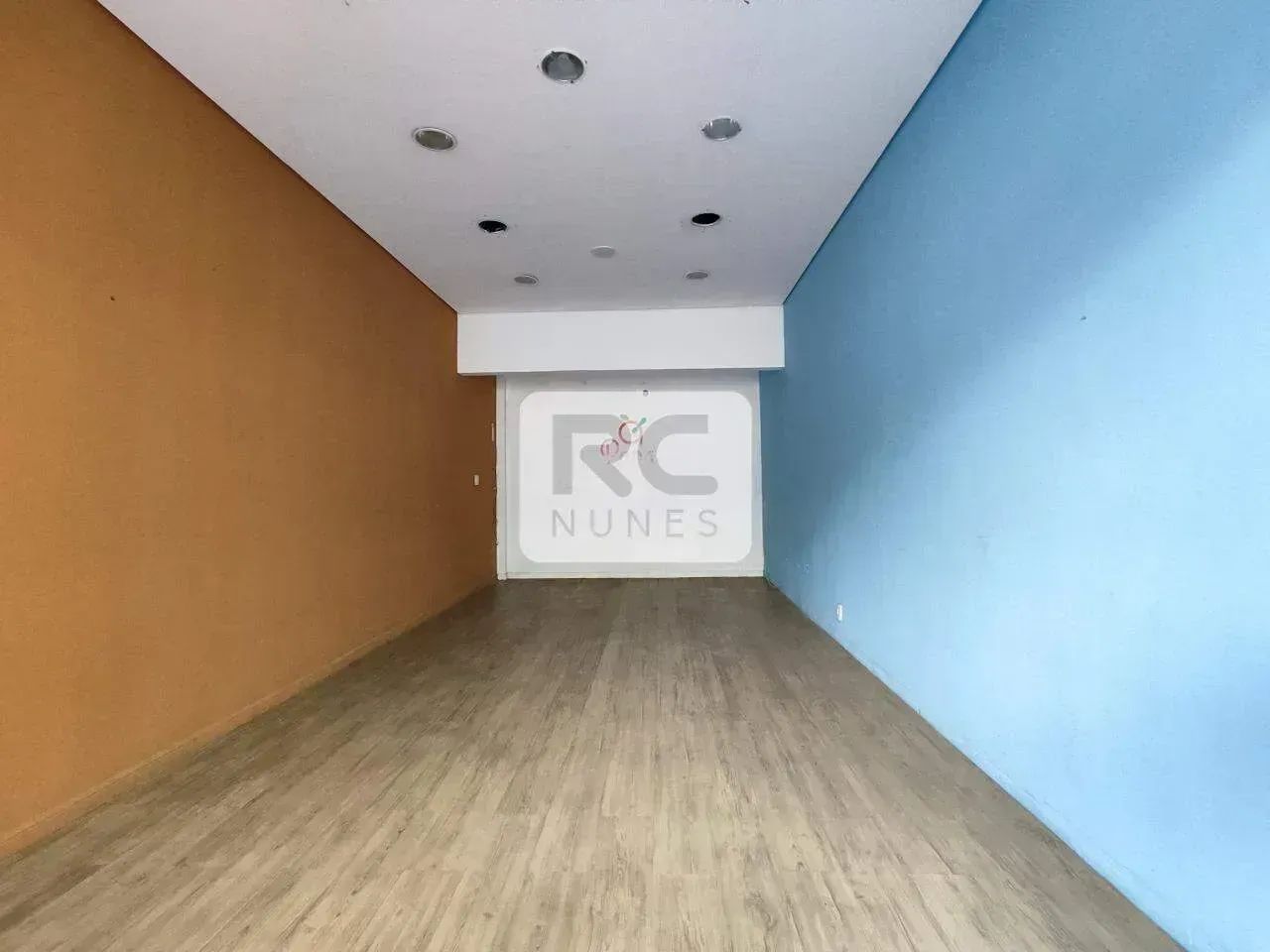 Loja com 31,46 m² no Santa Lucia