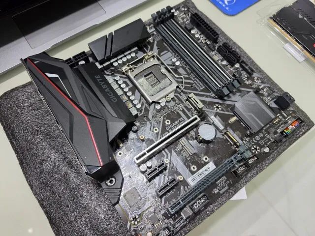 Placa Mãe gigabite Z390M Gaming