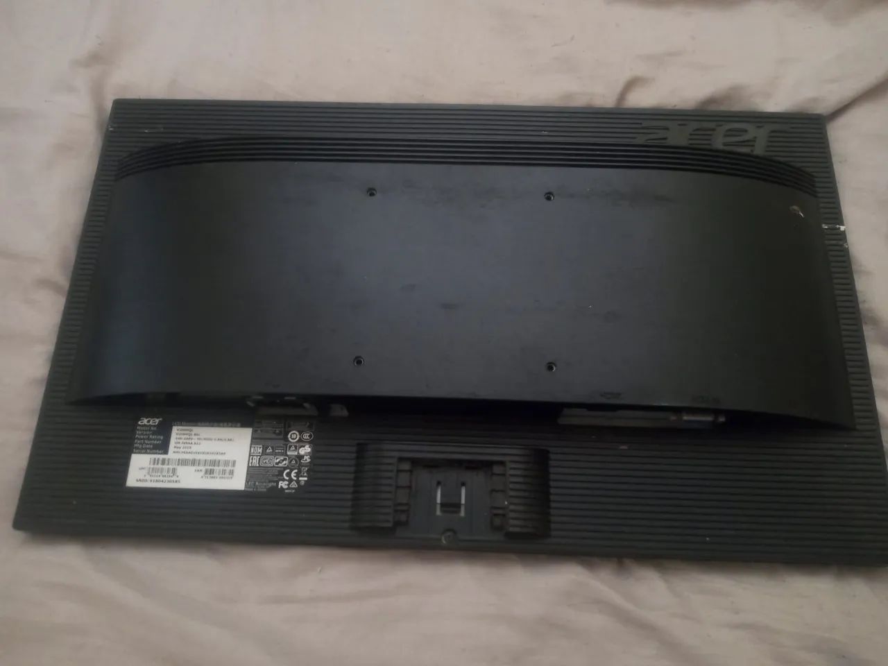 Monitor v206hQl 19 polegadas 60hz da Acer tem uma mancha na tela e sem suport dele   - Foto 2