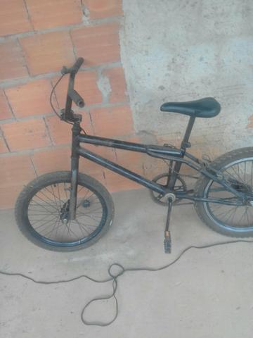 Peças de bicicleta ou a bicicleta