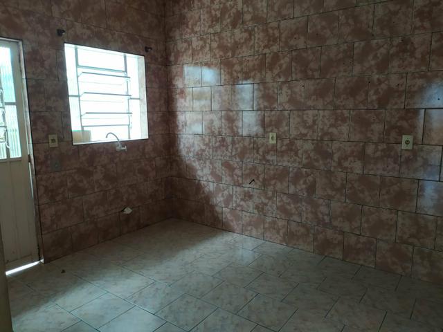 Aluga-se parte de baixo de sobrado - Foto 2