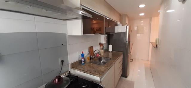 Apartamento (Tijuca) Lindo Varandinha 2quartos Suíte Cozinha Americana Vaga Escriturada - Foto 13