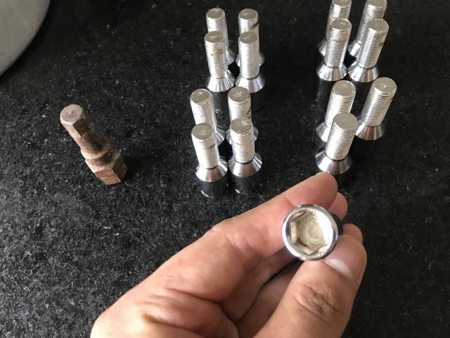Kit Parafusos allem inox nunca usado - Foto 4