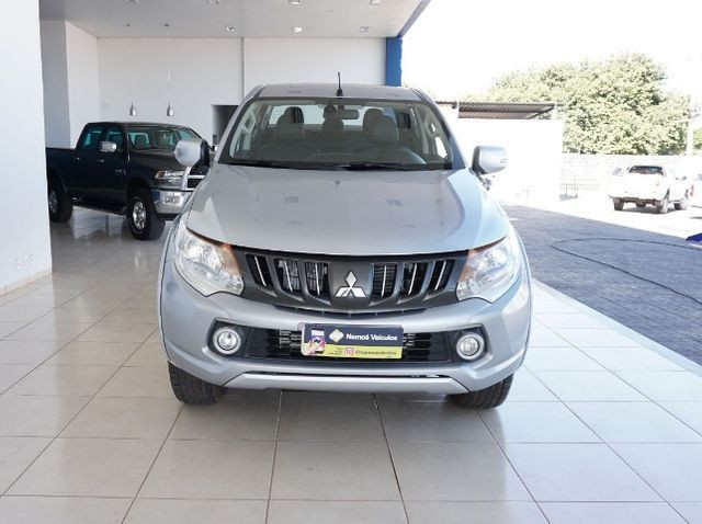 Mitsubishi L200 Triton Sport 2.4 DID-H HPE 4WD (Aut) 17/18 - Foto 2
