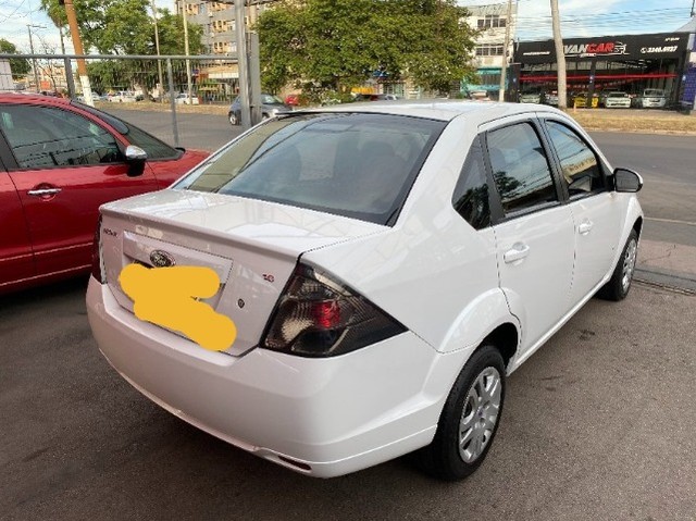 FIESTA SEDAN SE