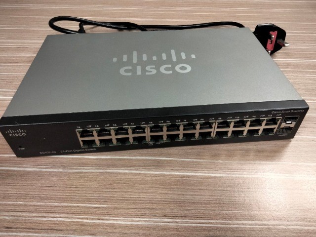 Switch Cisco SG102-24 de 24 portas Gigabit