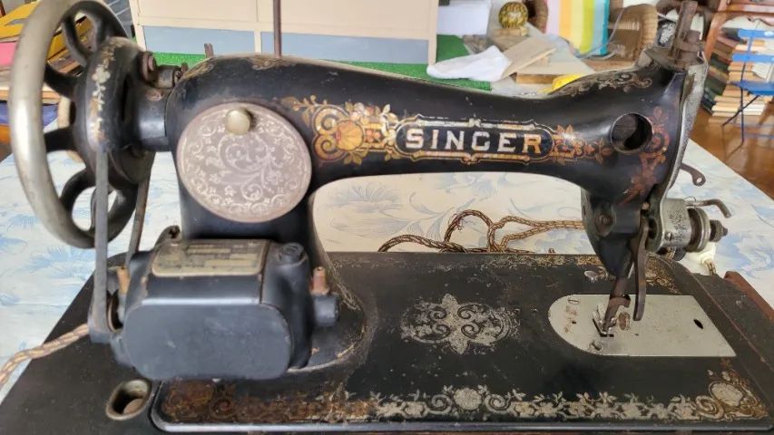 ANTIGUIDADE  MAQUINA DE COSTURA SINGER - Foto 3