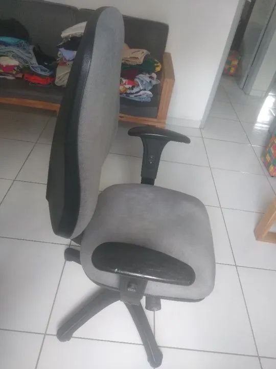 Cadeira giratória confortável. - Foto 3