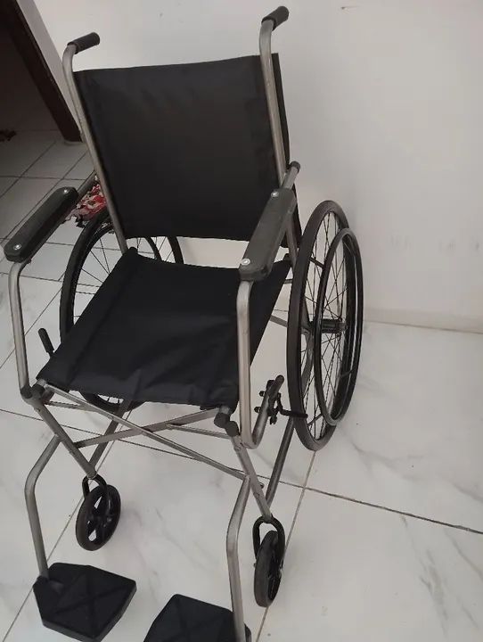 Cadeira de rodas totalmente reformada