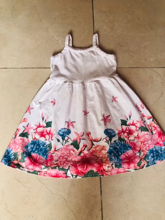 Lote vestidos e blusas 4 anos