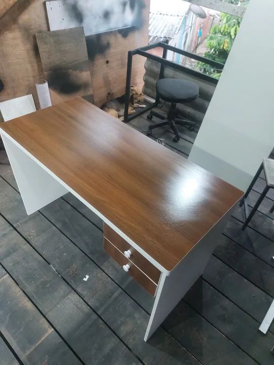 Mesa de Escritório Branca com Tampo Amadeirado - Foto 2