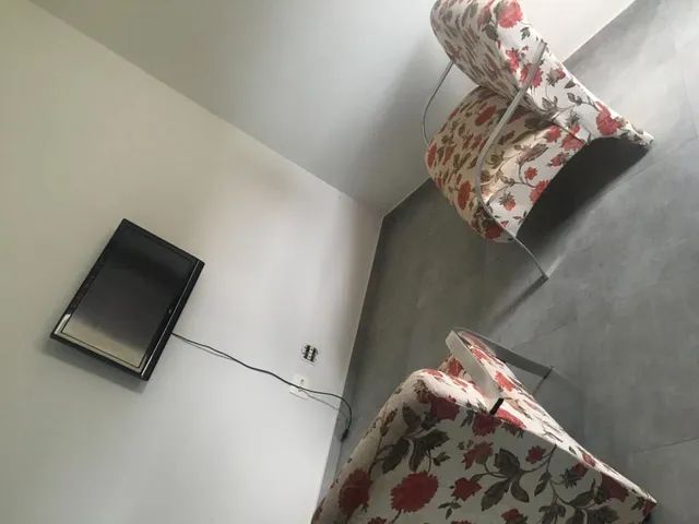 Kitnet no centro de Mateus Leme enfrente a prefeitura 