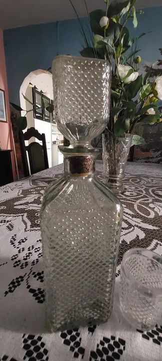 Antiga licoreira de vidro com copos - Foto 5