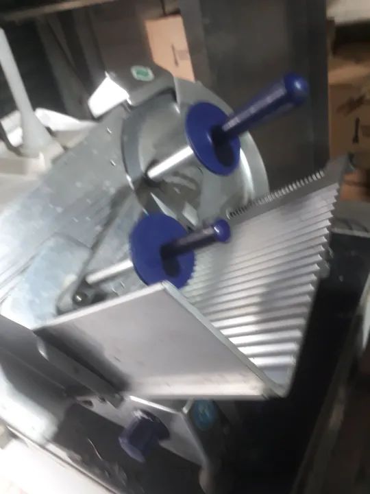 Máquina de cortar frios profissional reformado  - Foto 3