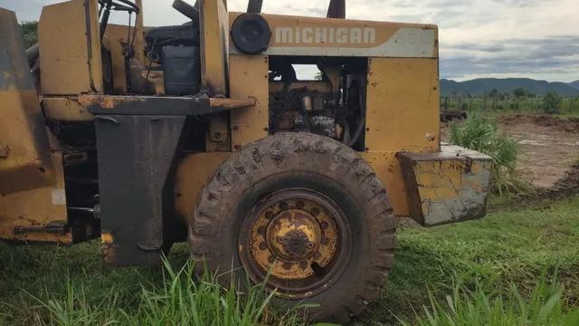 Pa carregadeira Michigan ci ano 1998 transmissão 28000 motor 366 - Foto 4