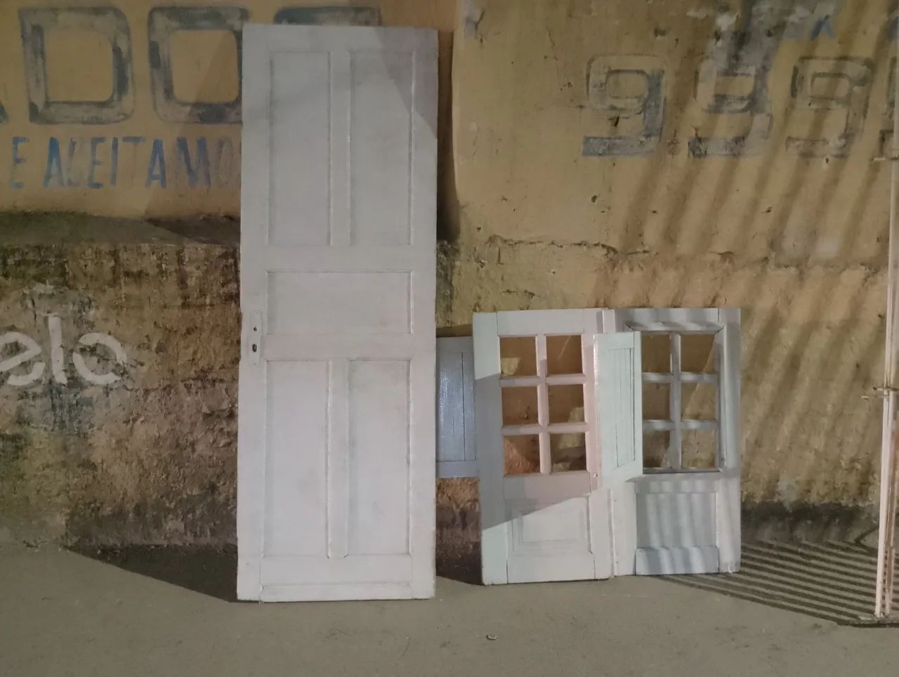 Porta e janela de Massaranduba porta 2e10c por 70. Janela 1 por 1 metro - Foto 3