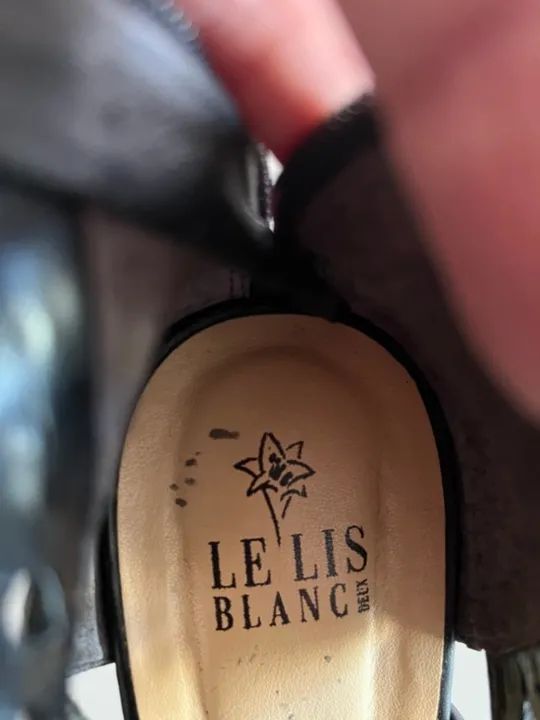 Sandália preta Marca Le Lis Brancs numero 39 usada uma unida vez favor ligar 