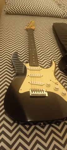 Guitarra Golden com case acolchoado  - Foto 2