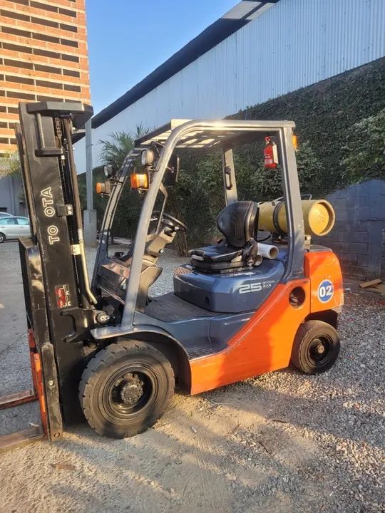 Empilhadeira  Toyota ano 2020 - Foto 3