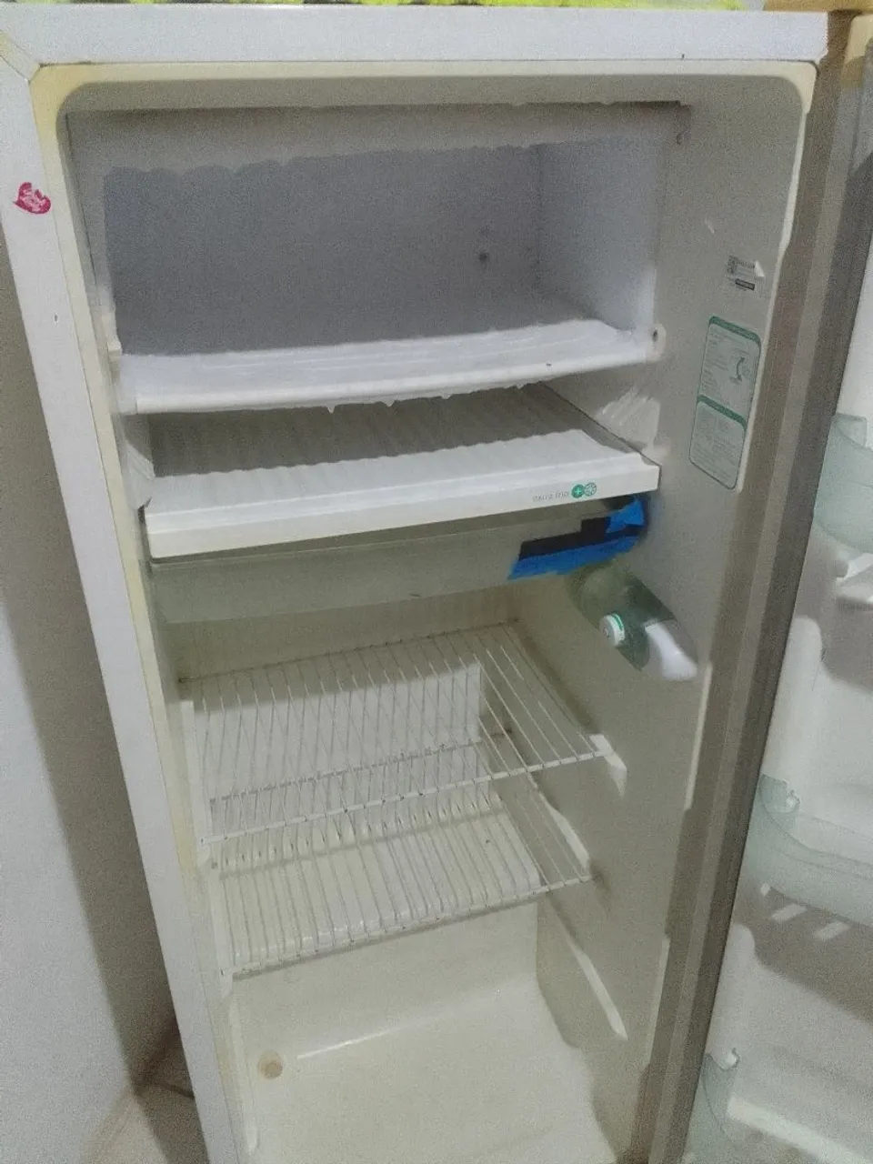 Geladeira Compacta Frost Free