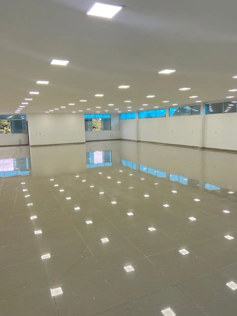Ve4nde/Galpão/Prédio/Colônia Terra Nova-Manaus/Área comercial ou residência/720m²/4 Banhei - Foto 5
