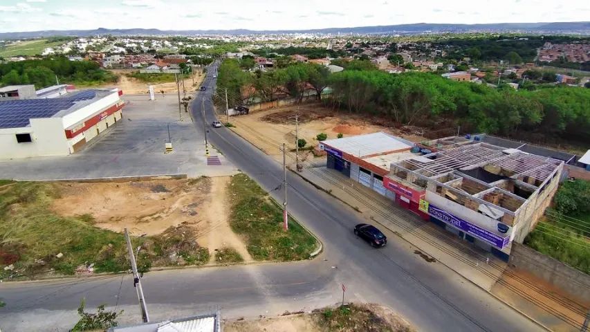 Vendo imóvel com 2 pontos comerciais + casa + terreno no Village I - Montes Claros - Foto 3
