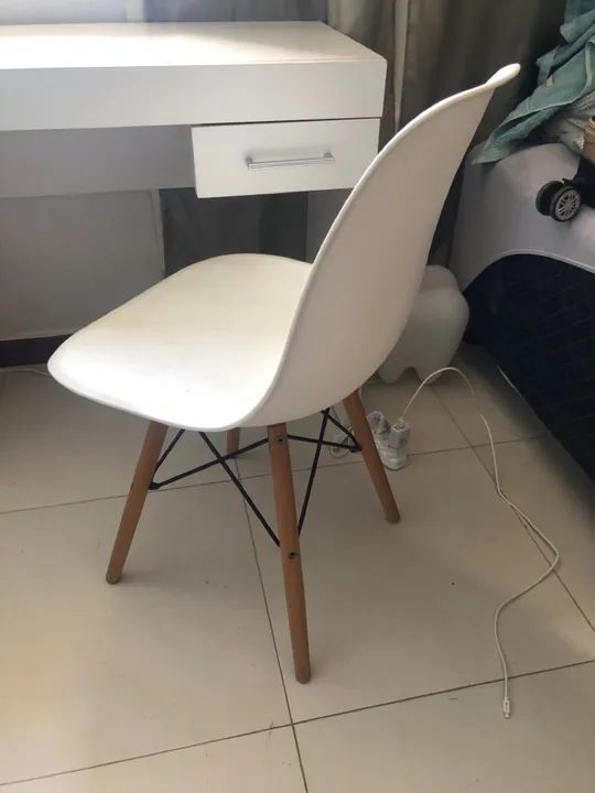 Cadeira de estudo branca