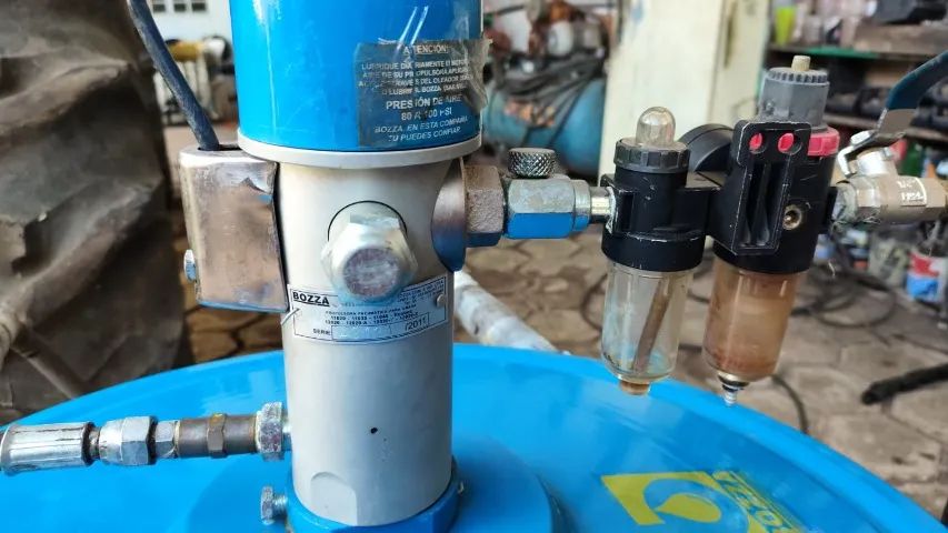 Bomba para graxa pneumática para tambor de 200kg BOZZA - Foto 4